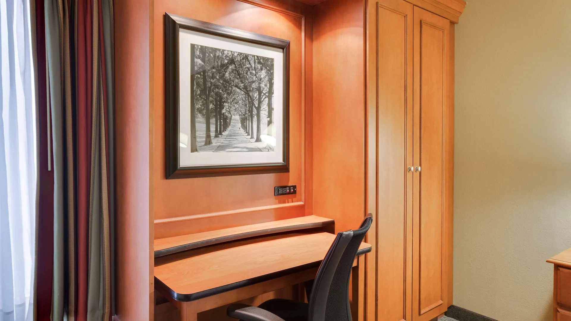 Отель Hampton Inn Pittsburgh Greentree