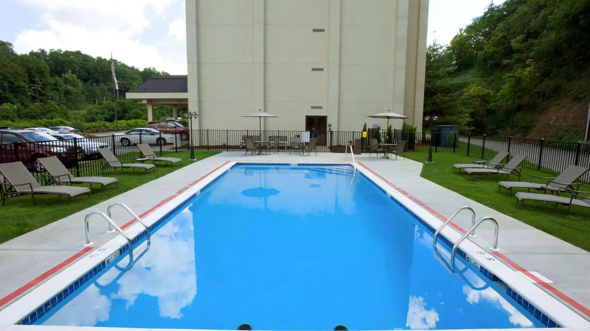 Hampton Inn Pittsburgh Greentree Отель